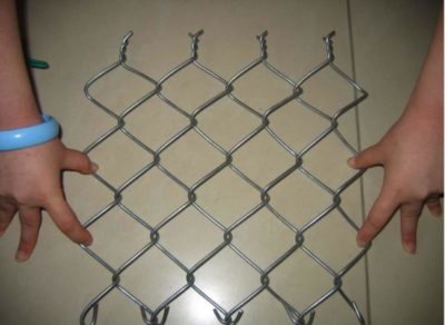 How to weave a chain-link mesh