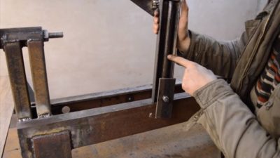How to weld a profile pipe to a round one