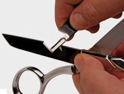 Как заточить ножницы с помощью точилки