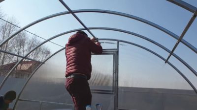 How to bend a pipe for a greenhouse