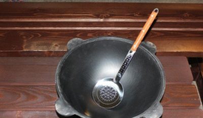 How to heat a cast iron cauldron in the oven